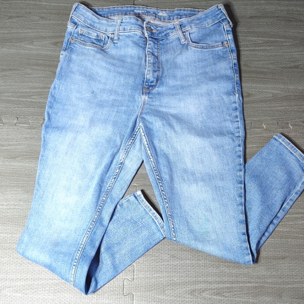 Old Navy high rise Rockstar Super Skinny jeans size 14 short cara (color)
